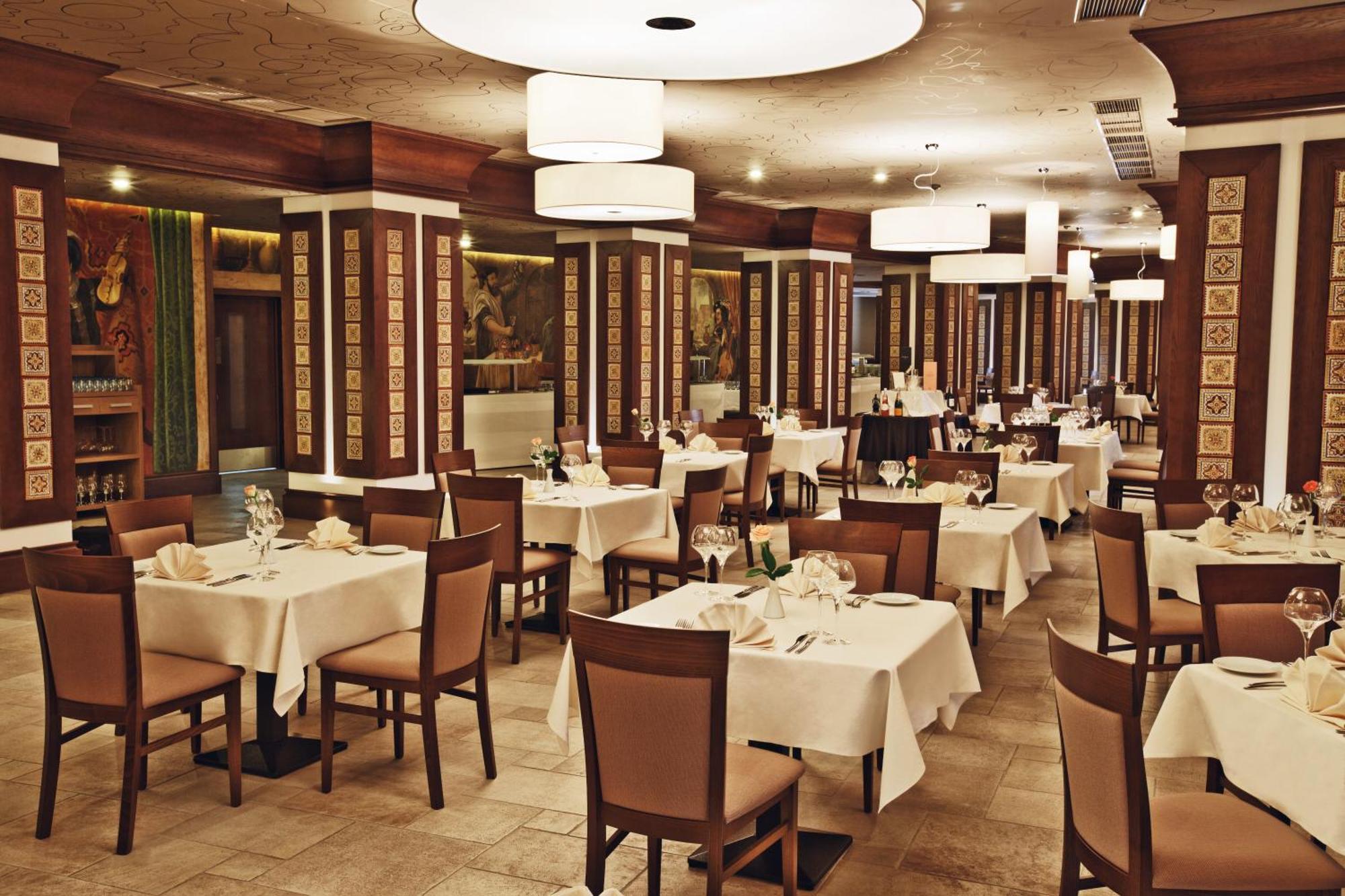 Mirotel Resort And Spa Truskavets Exterior photo Interior of the restaurant