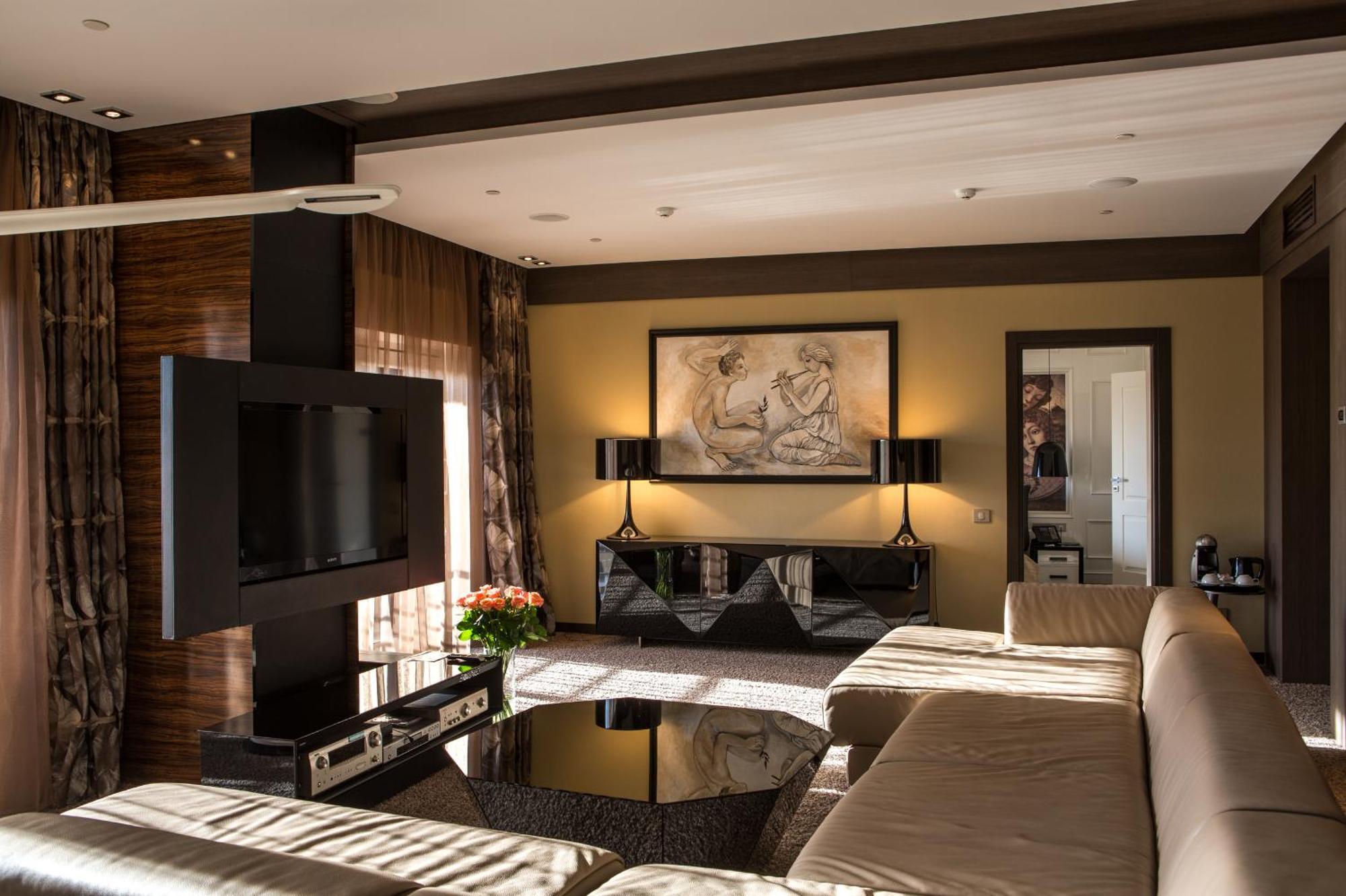 Mirotel Resort And Spa Truskavets Room photo Interior of a suite at the Mandarin Oriental, Munich