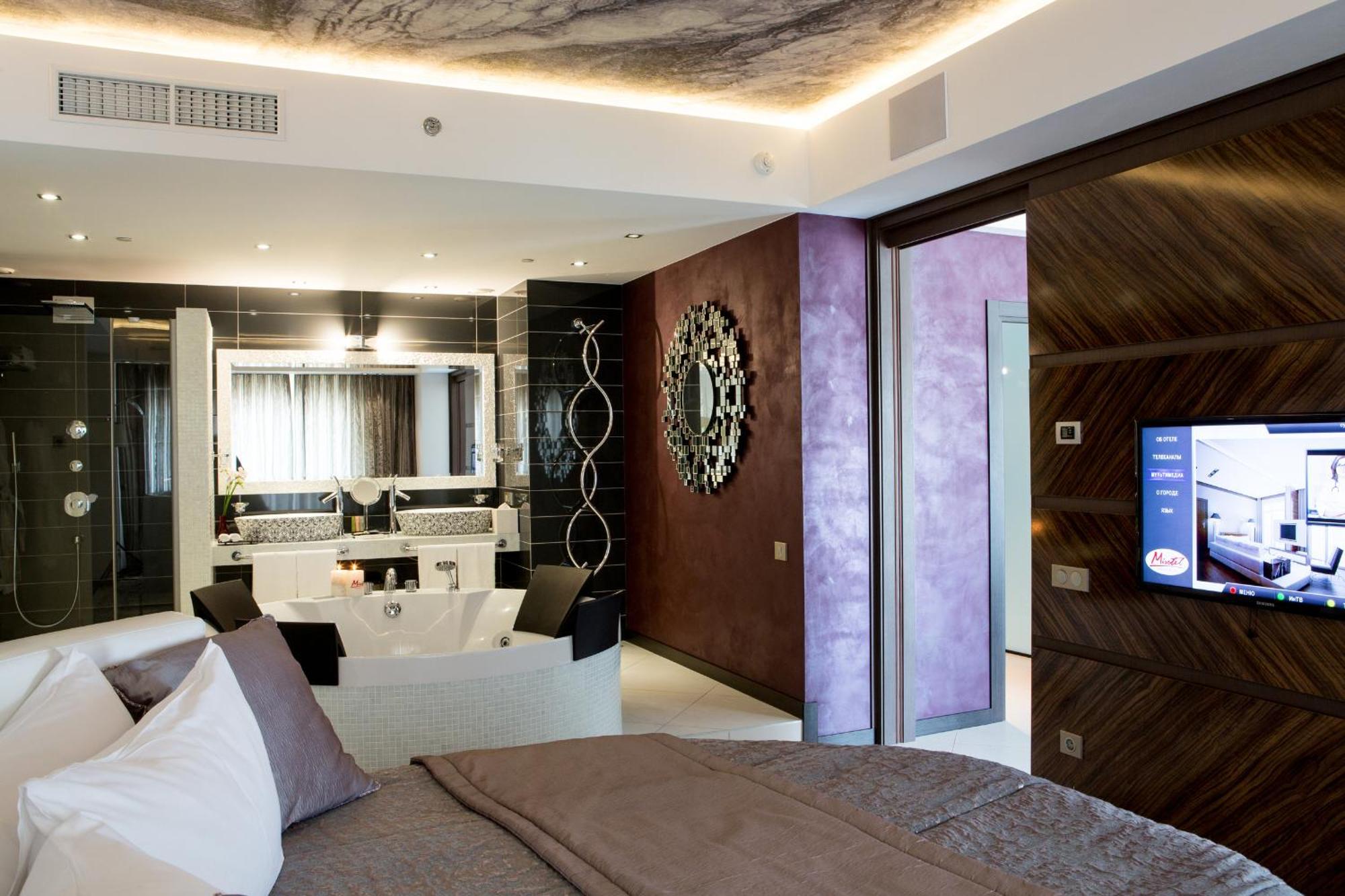 Mirotel Resort And Spa Truskavets Room photo Suite